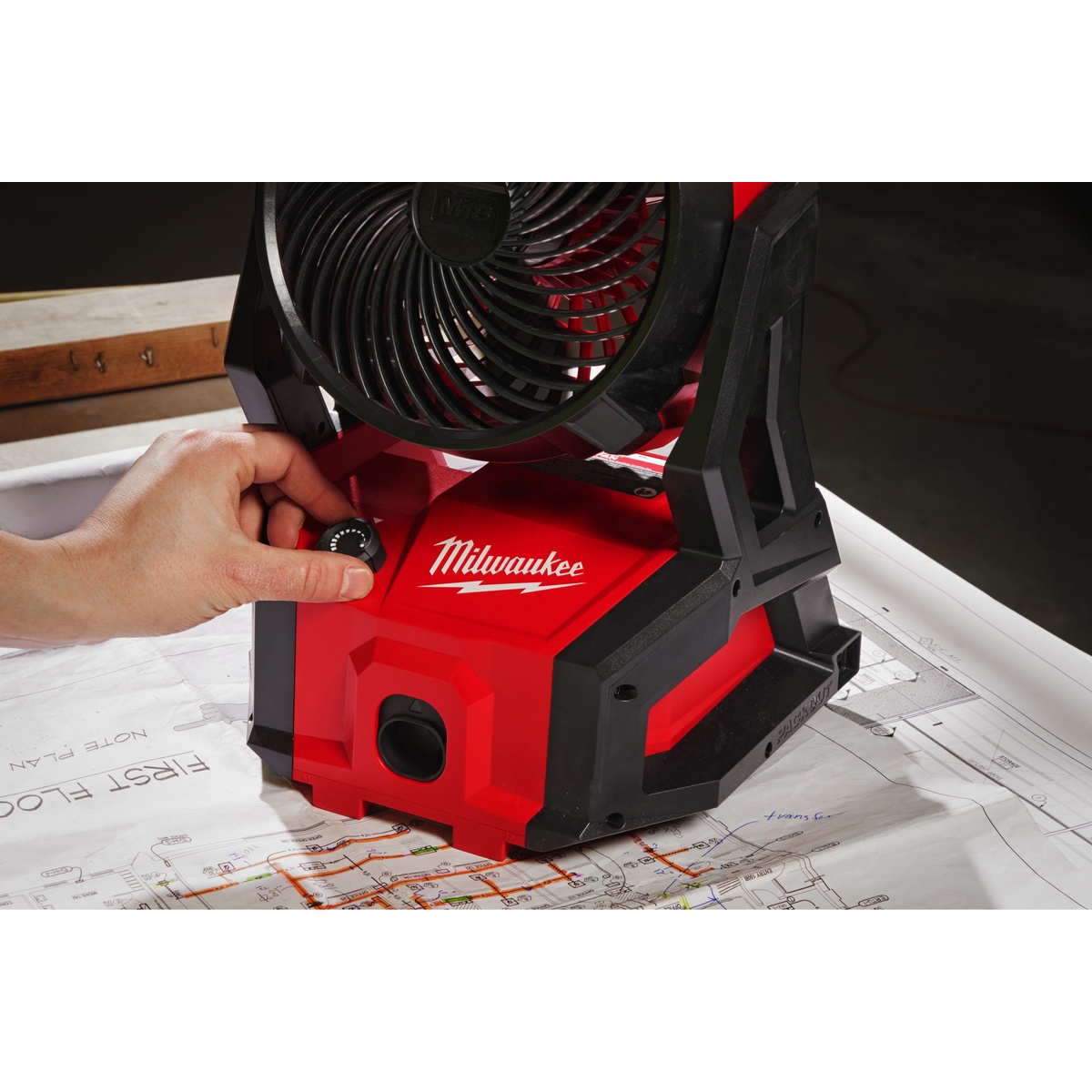 Milwaukee M18 Akku-Ventilator M18AFG2-0 - 1 Stk. Milwaukee M18 Akku-Ventilator M18AFG2-0 - 1 Stk.