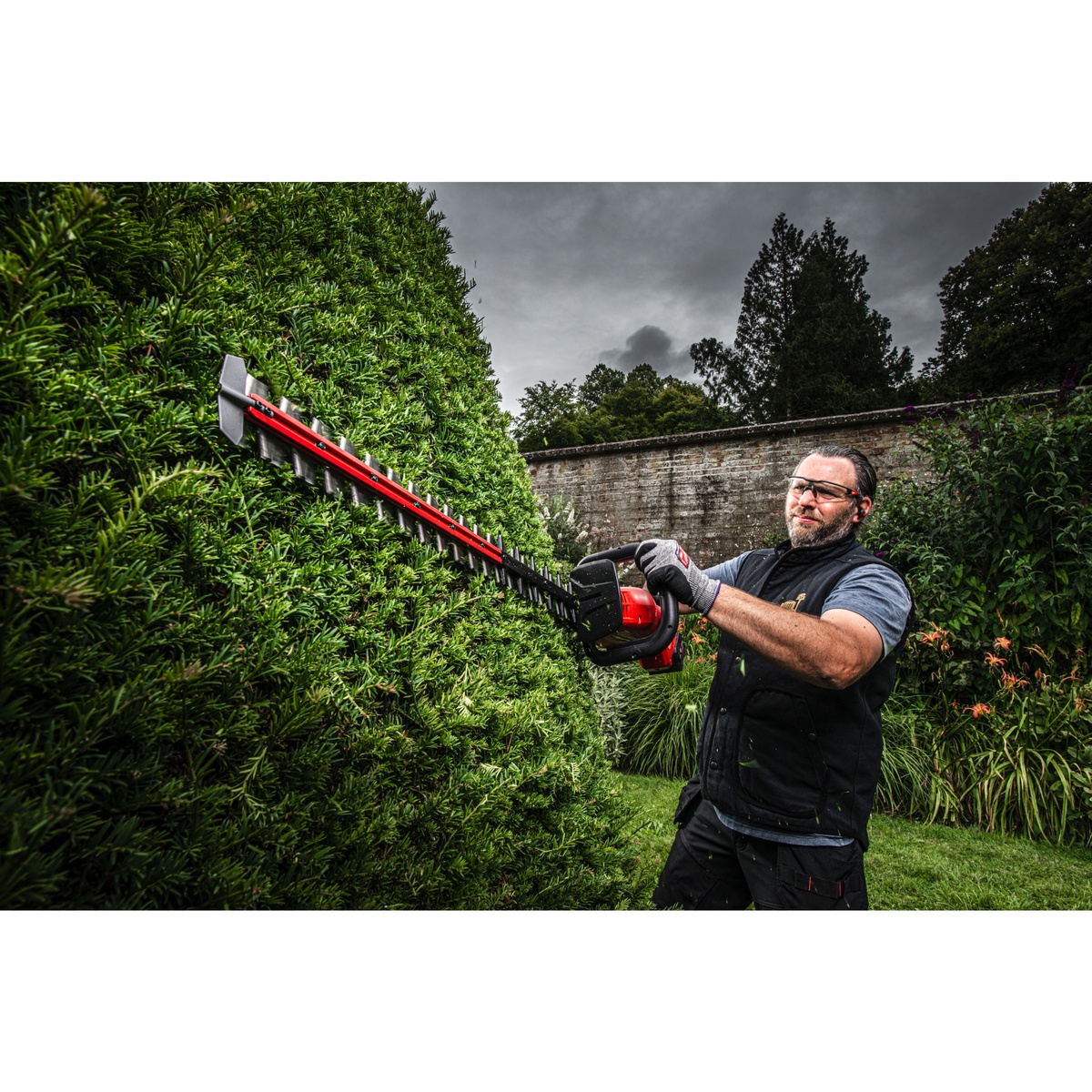 Milwaukee Gartenset Akku-Heckenschere + Rasentrimmer M18FPP2OP7-801 - 1 Stk.