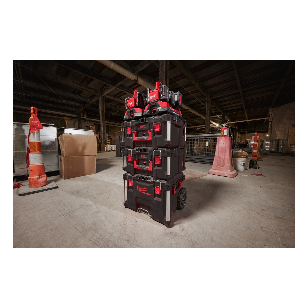 Milwaukee PACKOUT 6-fach Ladegerät M18PC6 - 1 Stk.