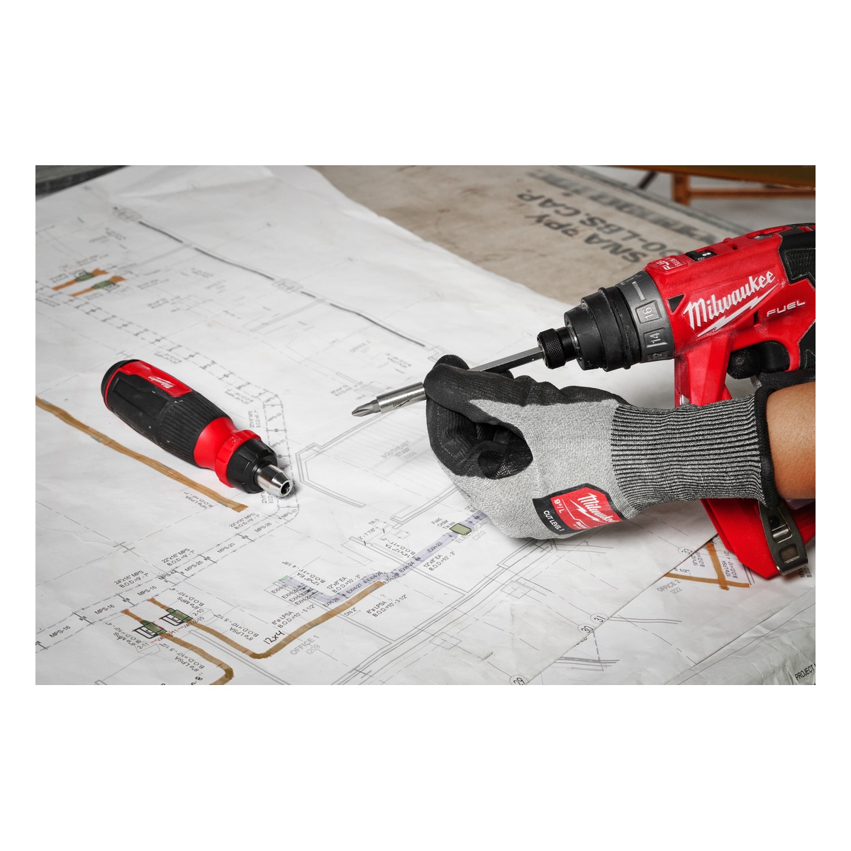 Milwaukee Multi-Bit Schraubendreher 27 in 1 inkl. 13 Wende-Bits PH/PZ/TX/SL/HEX - 1 Stk. Milwaukee Multi-Bit Schraubendreher 27 in 1 inkl. 13 Wende-Bits PH/PZ/TX/SL/HEX - 1 Stk.