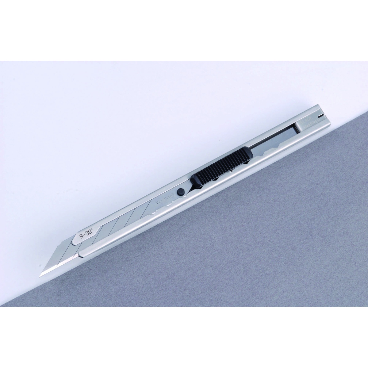 Tajima Lc Edelstahl Cutter 9 mm mit 3 Special-Klingen 30° Auto Lock - 1 Stk.