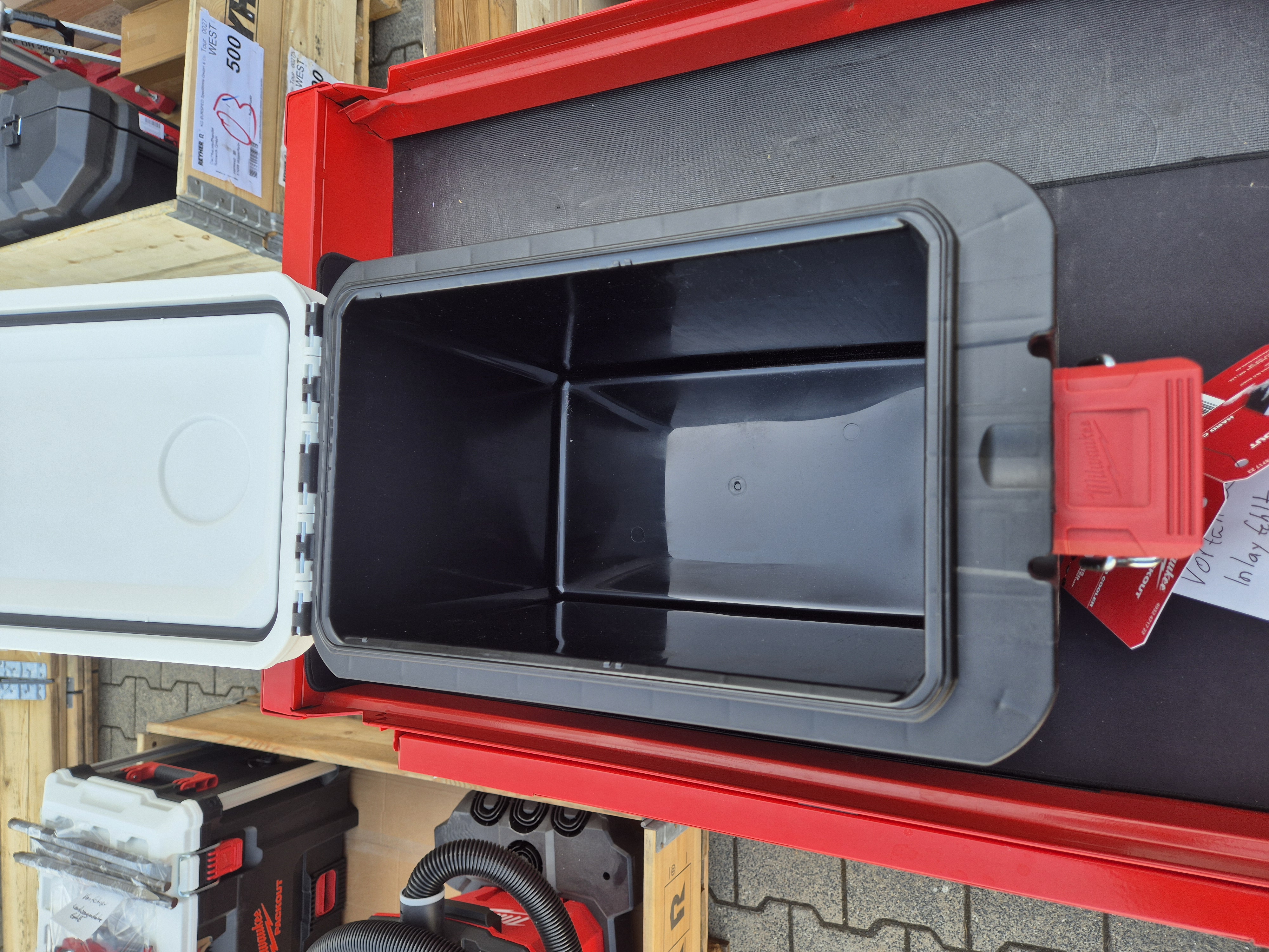 Milwaukee PACKOUT Kühlbox 410 x 250 x 330 mm - 1 Stk. (Gebraucht) Milwaukee PACKOUT Kühlbox 410 x 250 x 330 mm - 1 Stk. (Gebraucht)