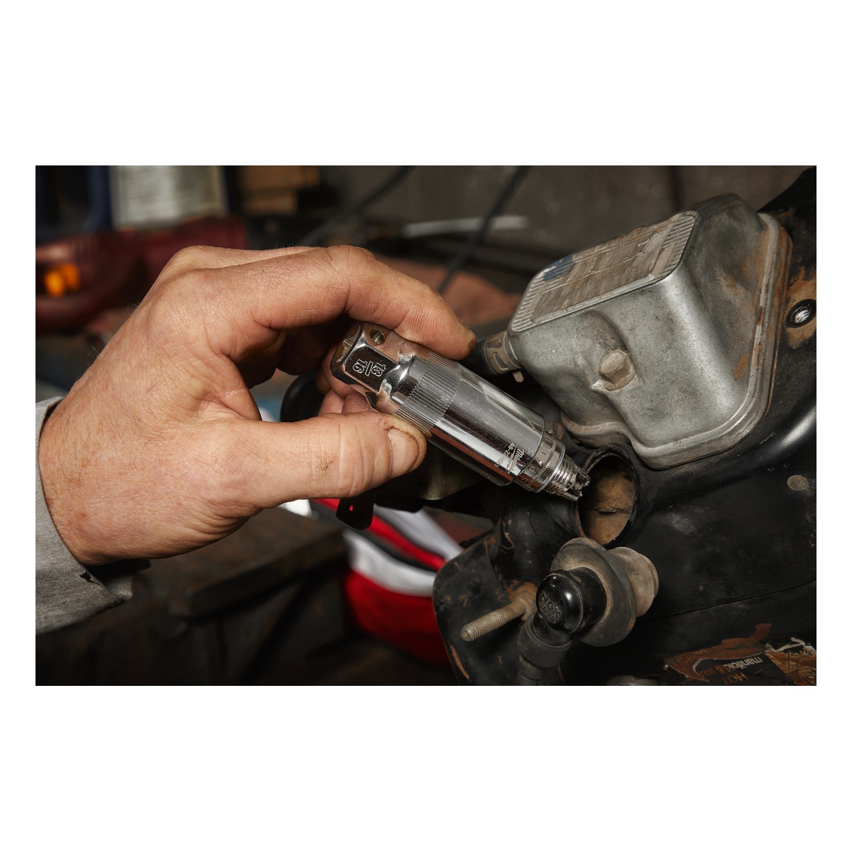 Milwaukee Zündkerzeneinsatz 3/8 Zoll, 20,8 mm (13/16″), 68 mm, Kugelsicherung