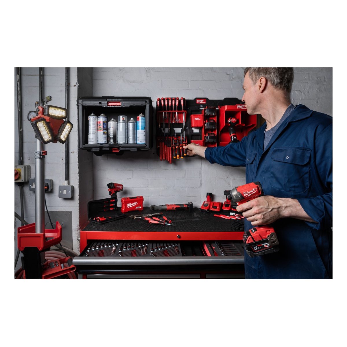 Milwaukee Anti-Rutsch-Auflage für 46 Zoll / 117 cm Werkstattwagen, PVC, mit Klebestreifen