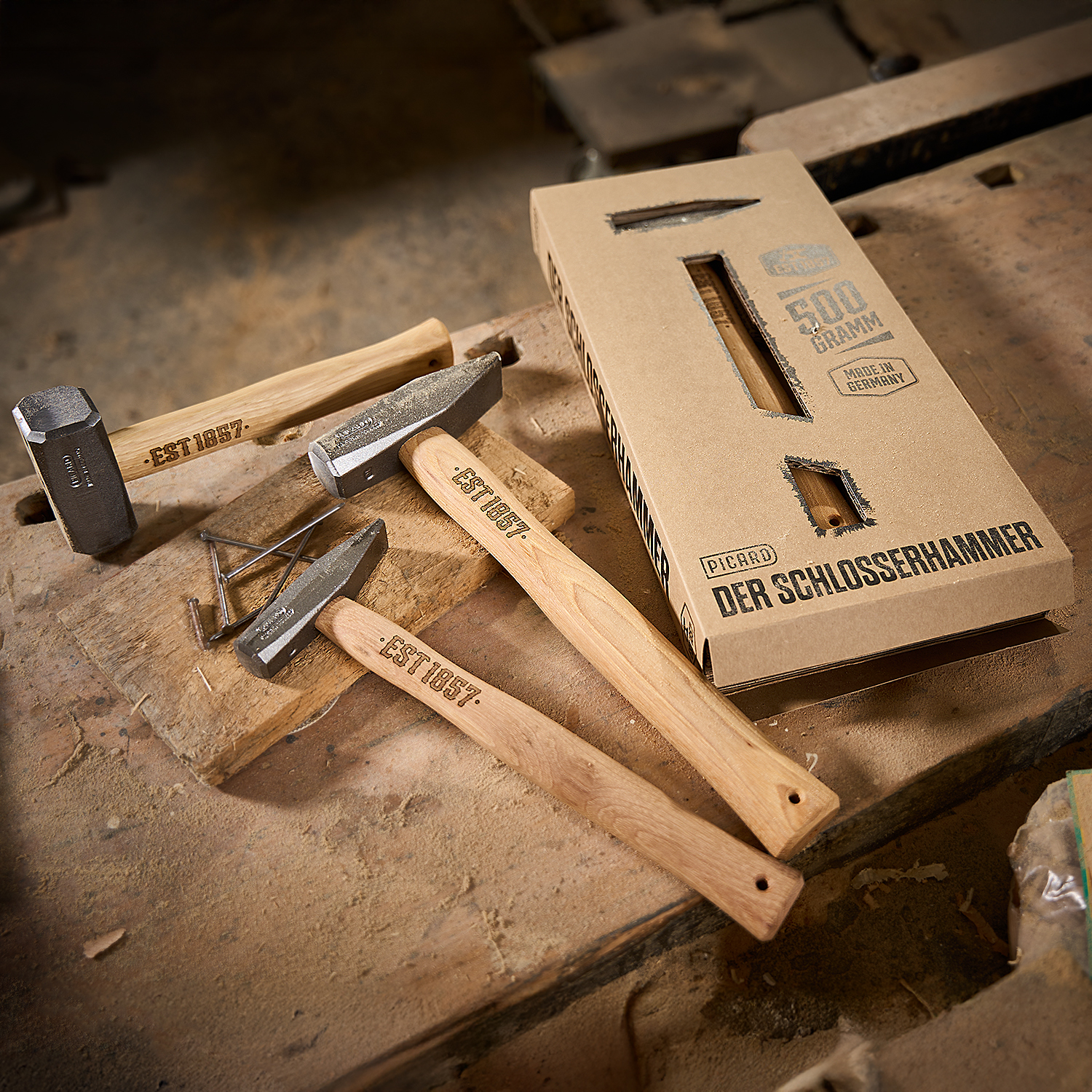 Picard Schlosserhammer EST 1857. 800 g. gewachster Hickorystiel. Lederschlaufe. in Geschenkverpackung