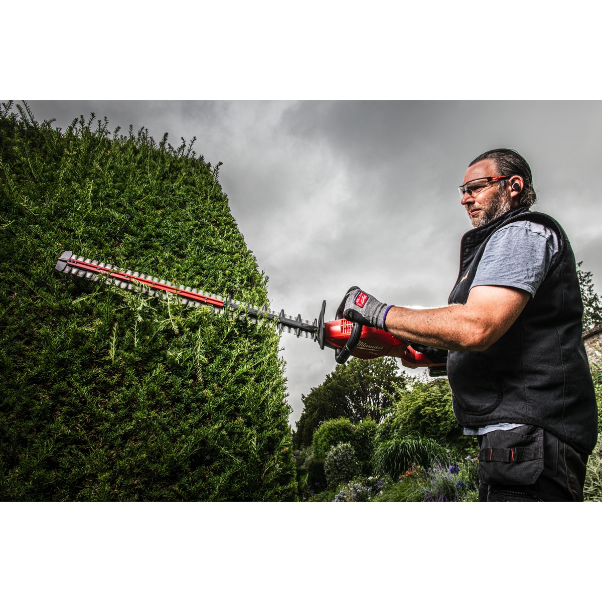 Milwaukee Gartenset Akku-Heckenschere + Rasentrimmer M18FPP2OP7-801 - 1 Stk.