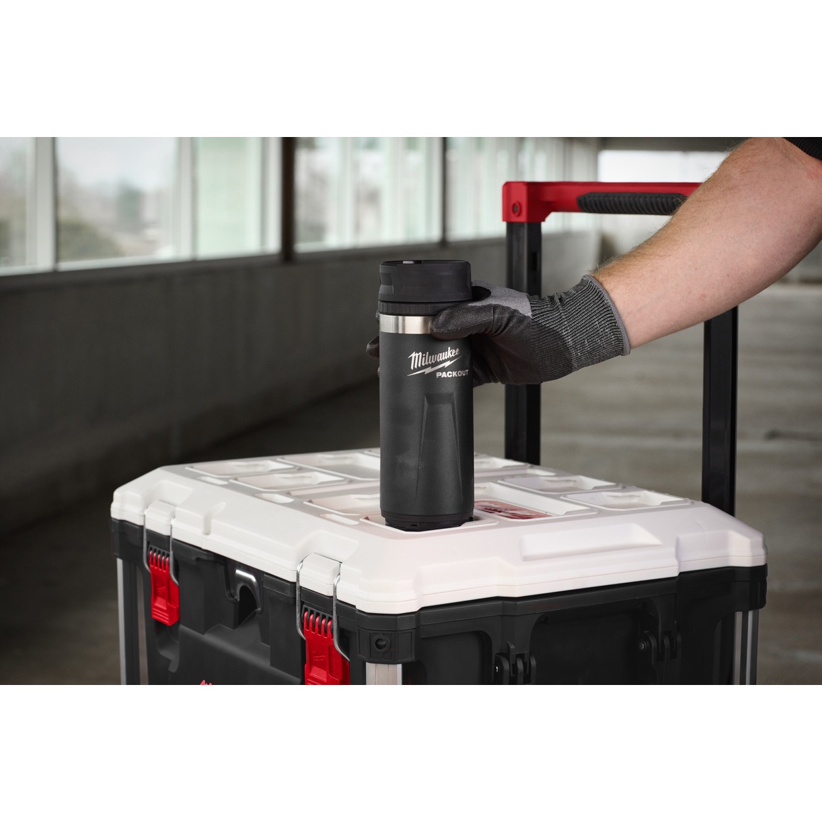 Milwaukee PACKOUT Isolierflasche 530 ml, mit Trinkdeckel, schwarz - 1 Stk.