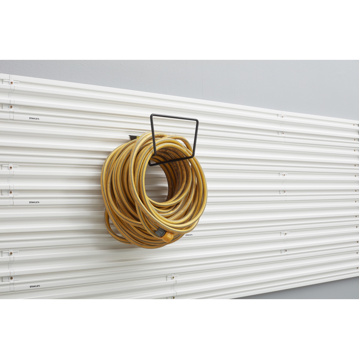 Stanley Schlauchhalter Trackwalls, für Gartenschlauch und Kabel, bis 13,5 kg