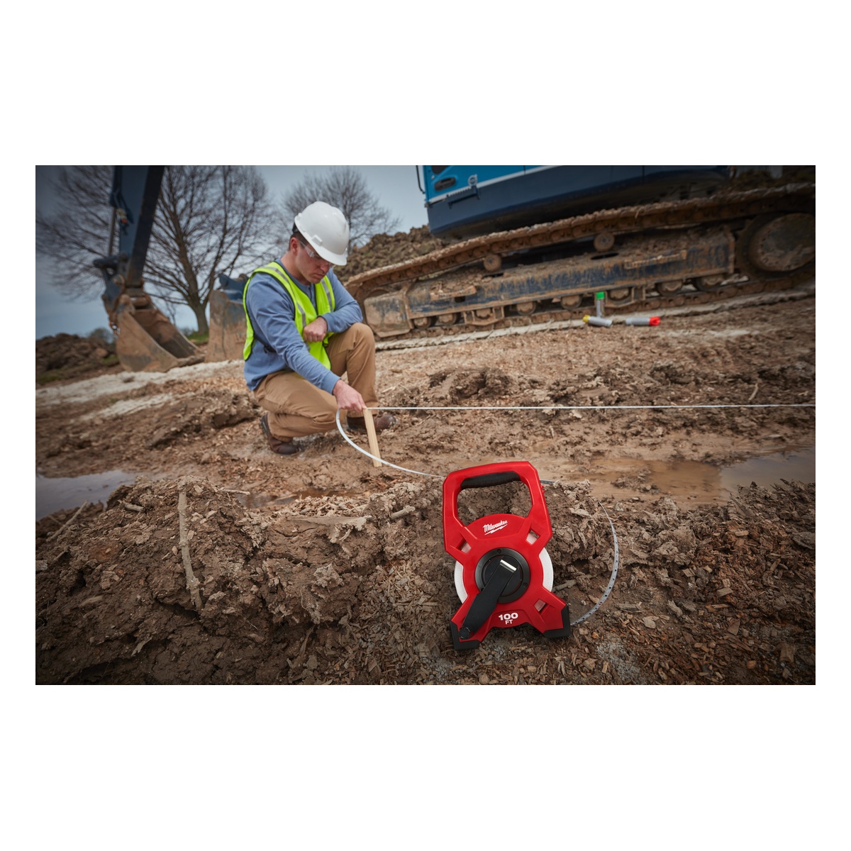 Milwaukee Rahmenbandmaß Fiberglas, 30 m / 100 ft, 13 mm Bandbreite, 3:1-Aufwicklung, GRIME GUARD Schmutzabstreifer