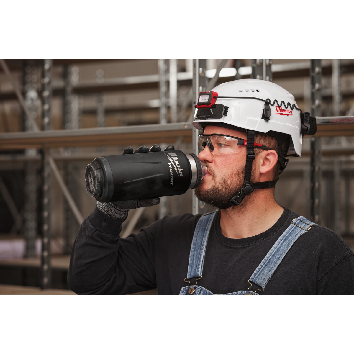 Milwaukee PACKOUT Isolierflasche 1065 ml mit Schraubdeckel, schwarz - 1 Stk. Milwaukee PACKOUT Isolierflasche 1065 ml mit Schraubdeckel, schwarz - 1 Stk.