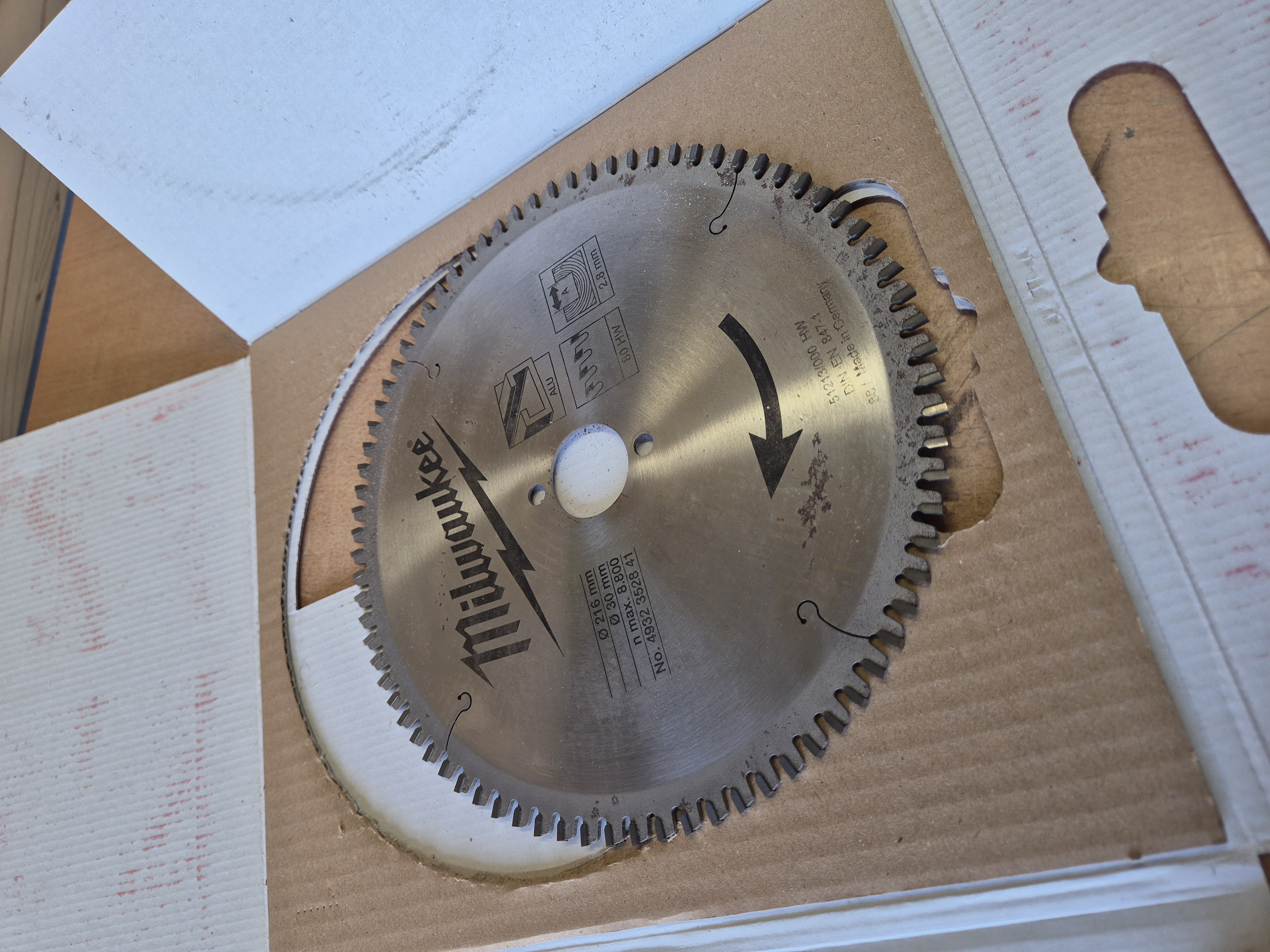 Milwaukee Sägeblatt Alu für Kapp- und Gehrungssägen 216/30 mm Z80 - 1 Stk. (Gebraucht)
