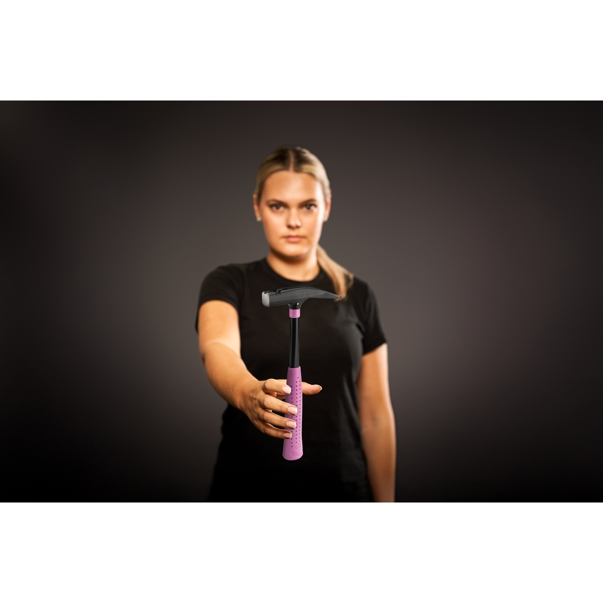 Picard Latthammer Nr. 626M Pink Edition, 600 g, glatte Bahn, Stahlrohrstiel, magnetischer Nagelhalter