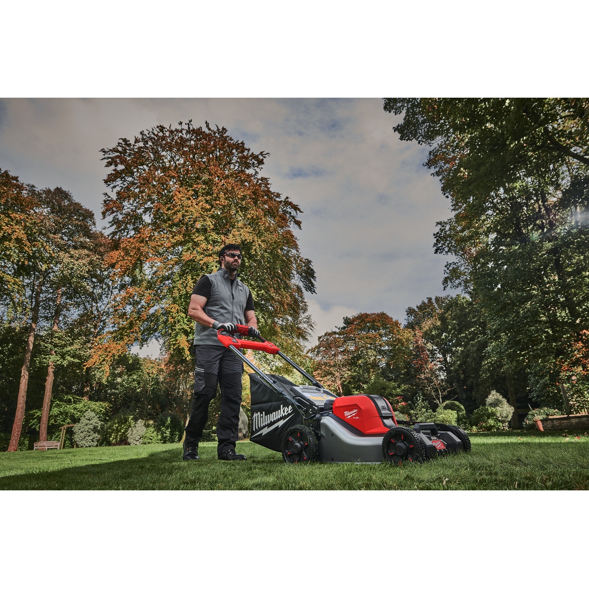 Milwaukee M18 FUEL Akku-Rasenmäher M18F2LM46-0 - 1 Stk.