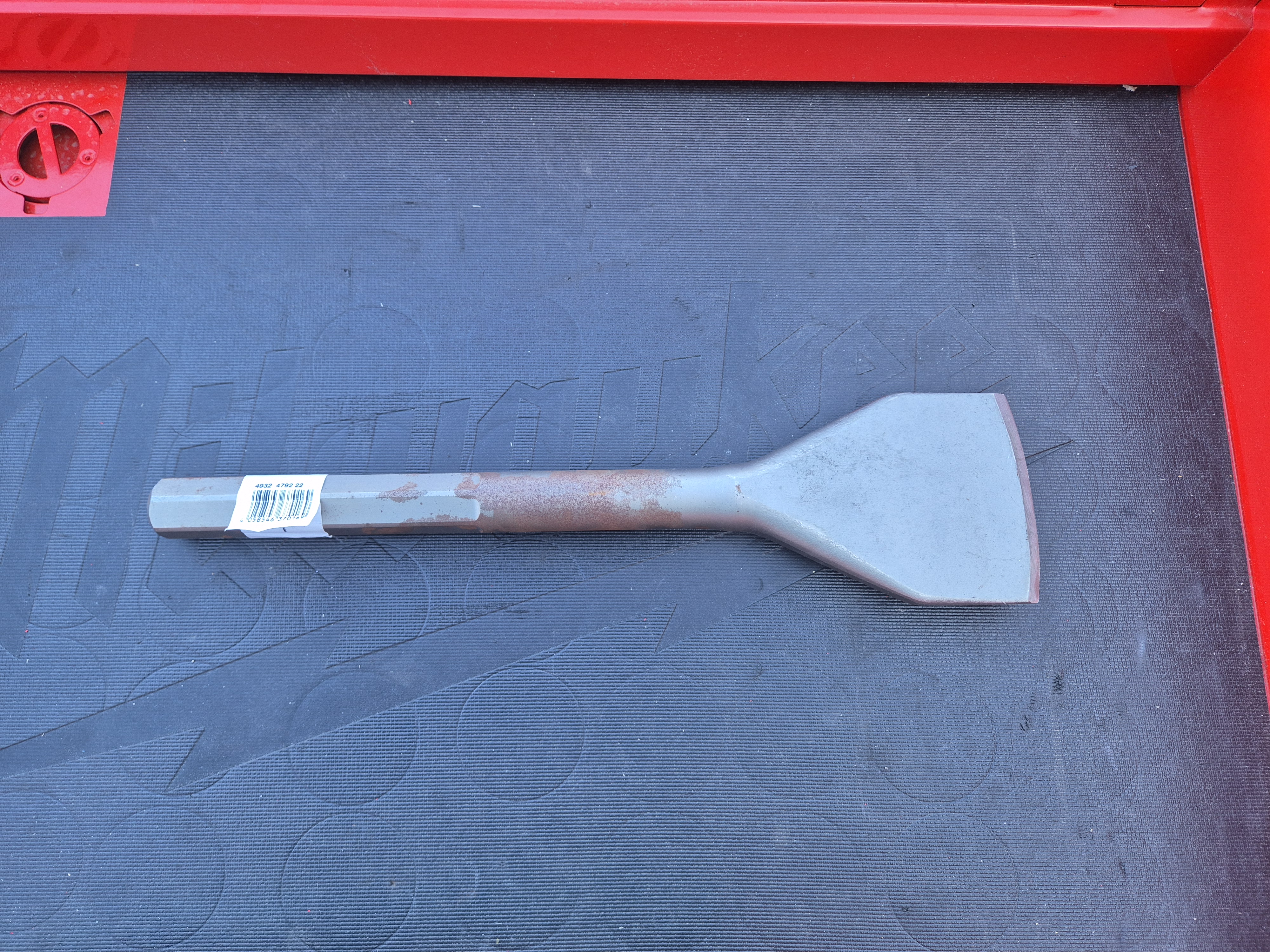 Milwaukee Asphaltmeißel 28 mm Sechskant 440 x 115 mm - 1 Stk. (Gebraucht)