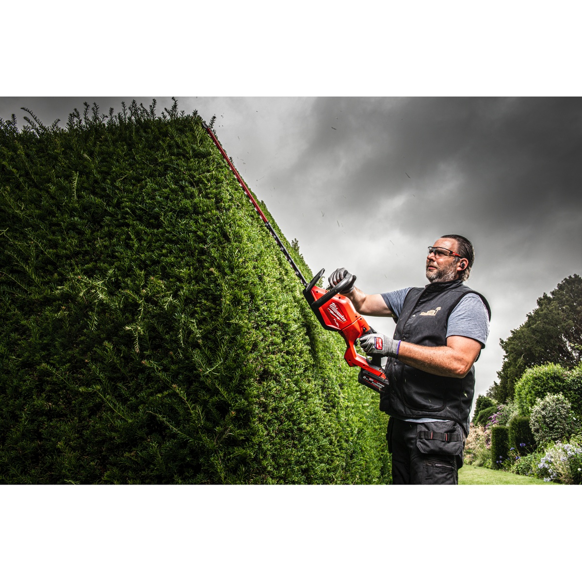 Milwaukee M18 FUEL Akku-Heckenschere 75 cm M18FHET75G2-0 - 1 Stk. Milwaukee M18 FUEL Akku-Heckenschere 75 cm M18FHET75G2-0 - 1 Stk.