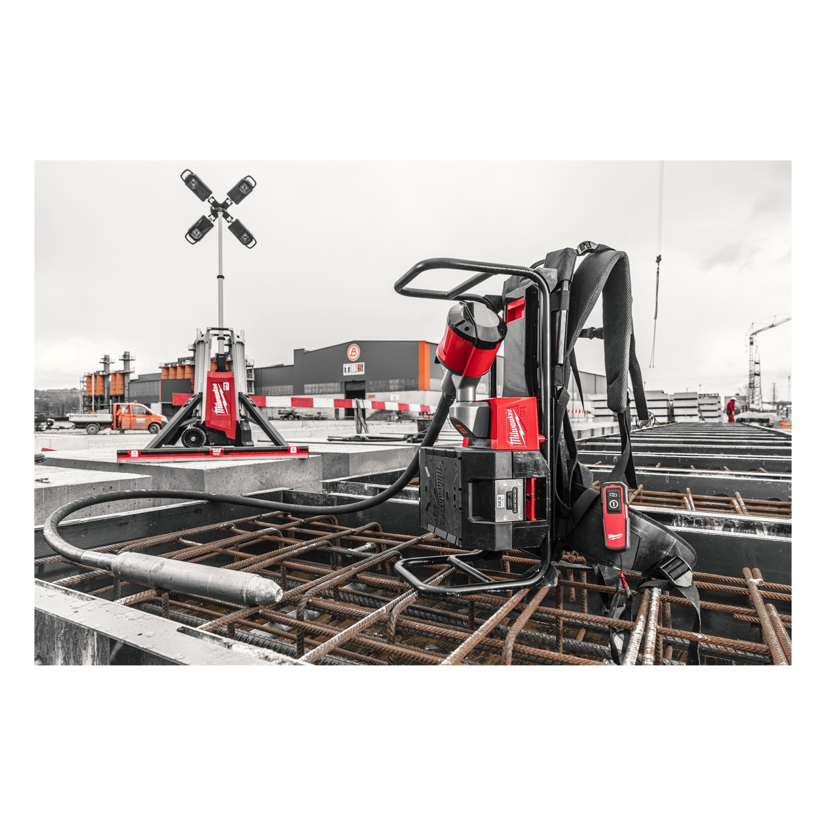 Milwaukee MX FUEL Rucksack-Betonverdichter MXFCVBP-0 - 1 Stk. (Ausstellungsstück) Milwaukee MX FUEL Rucksack-Betonverdichter MXFCVBP-0 - 1 Stk. (Ausstellungsstück)