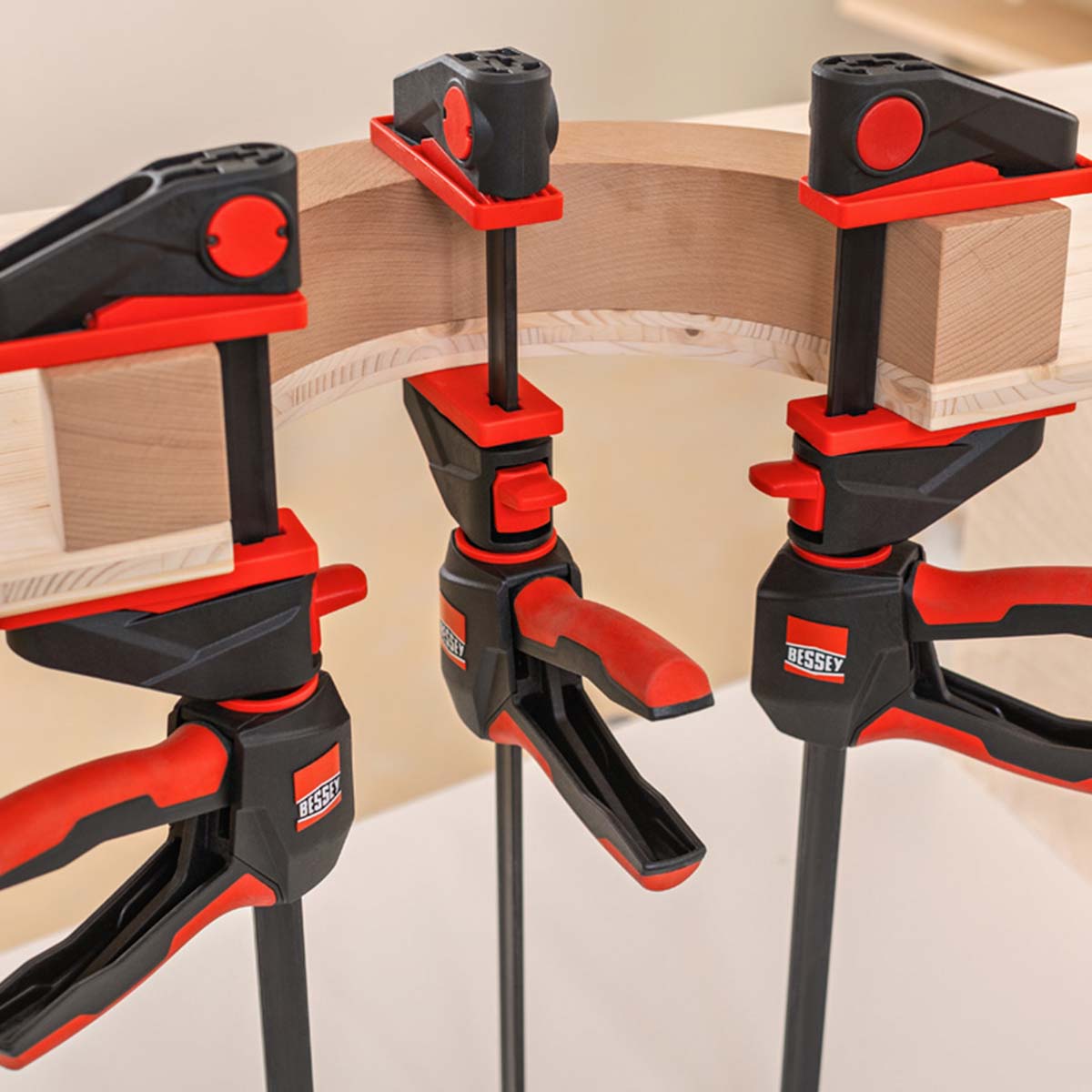 Bessey Einhandzwinge EZ360 mit 360 Grad drehbarem Griff, Spannweite 150 mm, Ausladung 80 mm, 1400 N