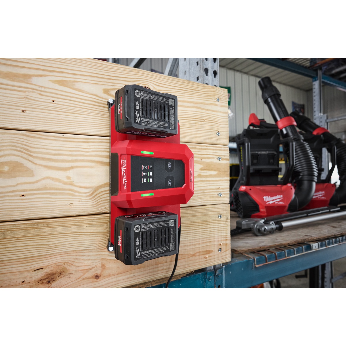 Milwaukee M18 Zweifach-Schnellladegerät M18MDBSC - 1 Stk. Milwaukee M18 Zweifach-Schnellladegerät M18MDBSC - 1 Stk.