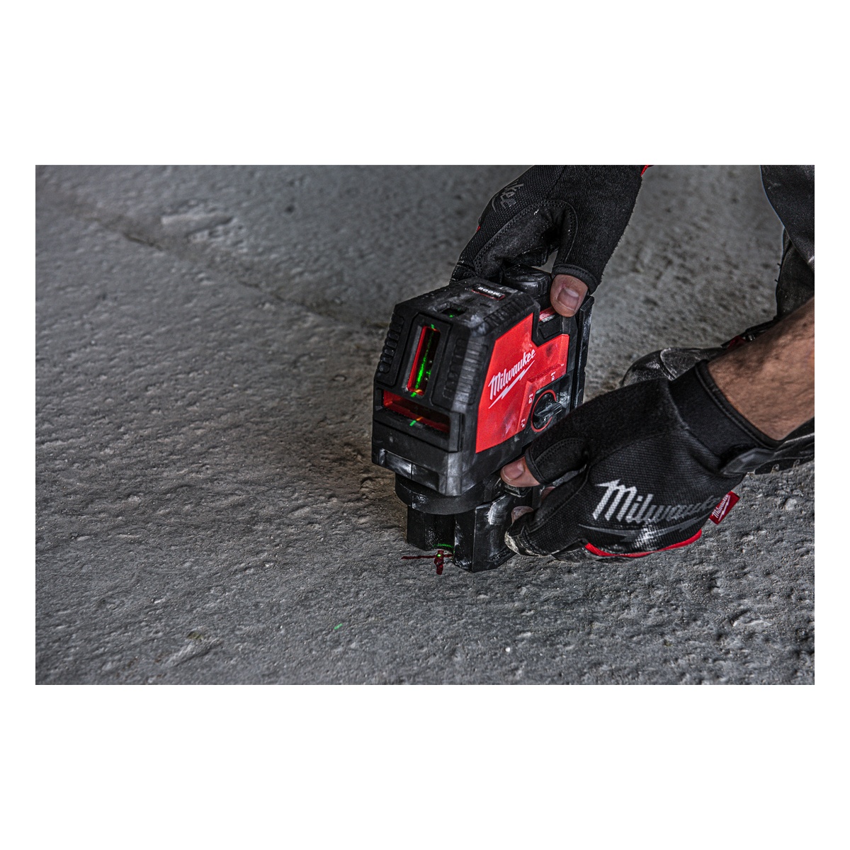 Milwaukee Kreuzlinienlaser mit Lotfunktion L4CLLP-301C - 1 Stk.