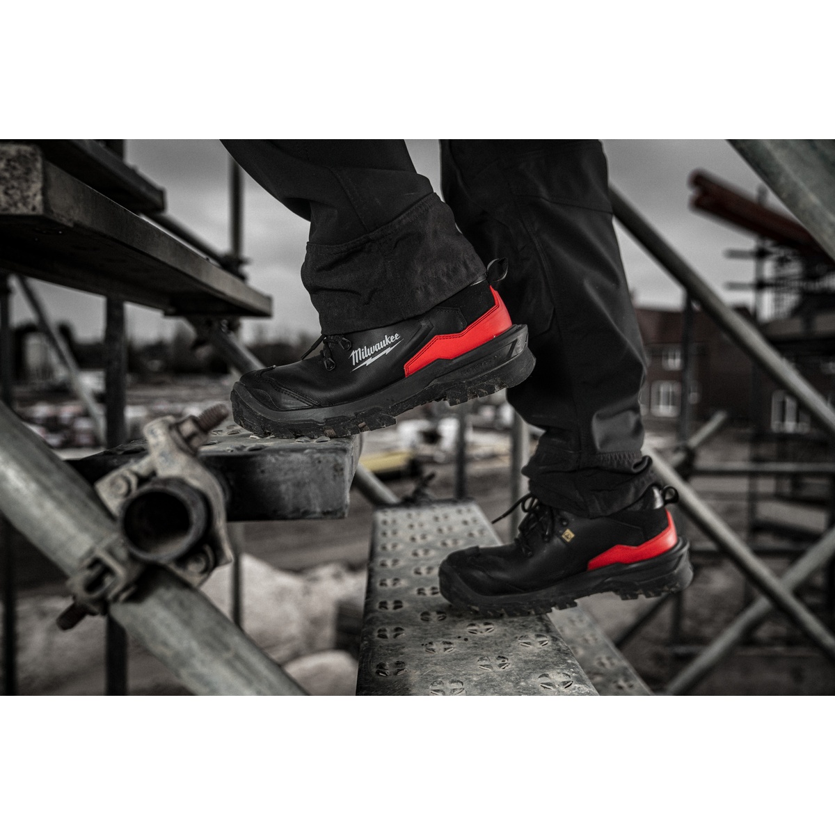 Milwaukee ARMOURTRED™S3S Sicherheits-Halbschuh Leder schwarz Größe 48 - 1 Stk.