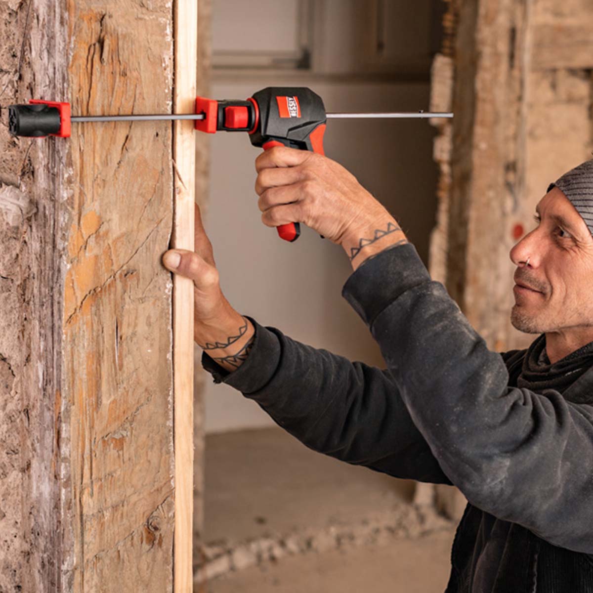 Bessey Einhandzwinge EZ360 mit 360 Grad drehbarem Griff, Spannweite 600 mm, Ausladung 80 mm, 1400 N