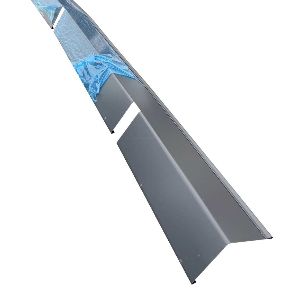 Zambelli ZM robust Traufblech für Sandwichpaneel-Rinnenhaken Anthrazit; 2,03m; 90 x 86 mm; Umbug 10/15 mm; 80° (B-ware)