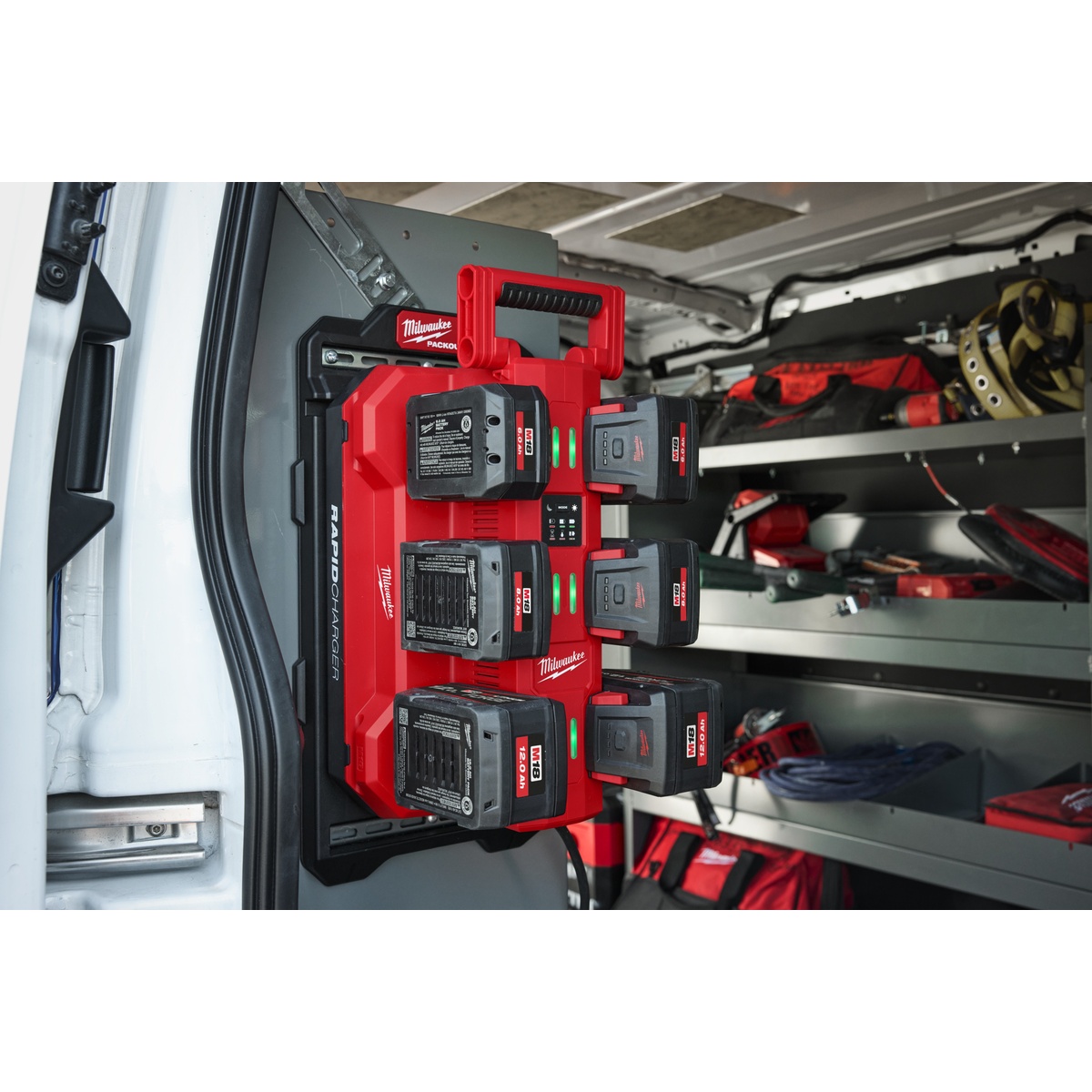 Milwaukee M18 PACKOUT 6-fach Schnellladegerät M18MPC6 - 1 Stk. Milwaukee M18 PACKOUT 6-fach Schnellladegerät M18MPC6 - 1 Stk.