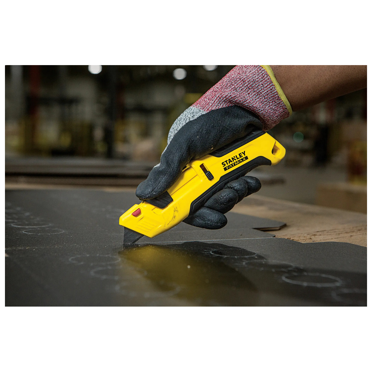 Stanley FATMAX Sicherheitsmesser Tri-Slide Kunststoff, automatischer Klingenrückzug, 3 Schnitttiefen, inkl. 4 Klingen