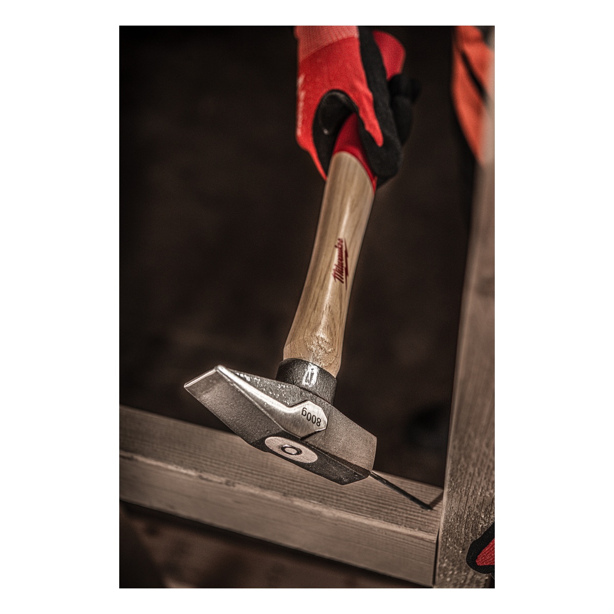 Milwaukee Klauenhammer gekröpft, 570 g, Hickorystiel, Magnet-Nagelhalter