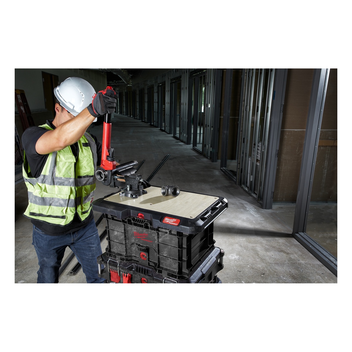 Milwaukee PACKOUT Holz-Arbeitsplatte 650 x 380 x 60 mm - 1 Stk. Milwaukee PACKOUT Holz-Arbeitsplatte 650 x 380 x 60 mm - 1 Stk.