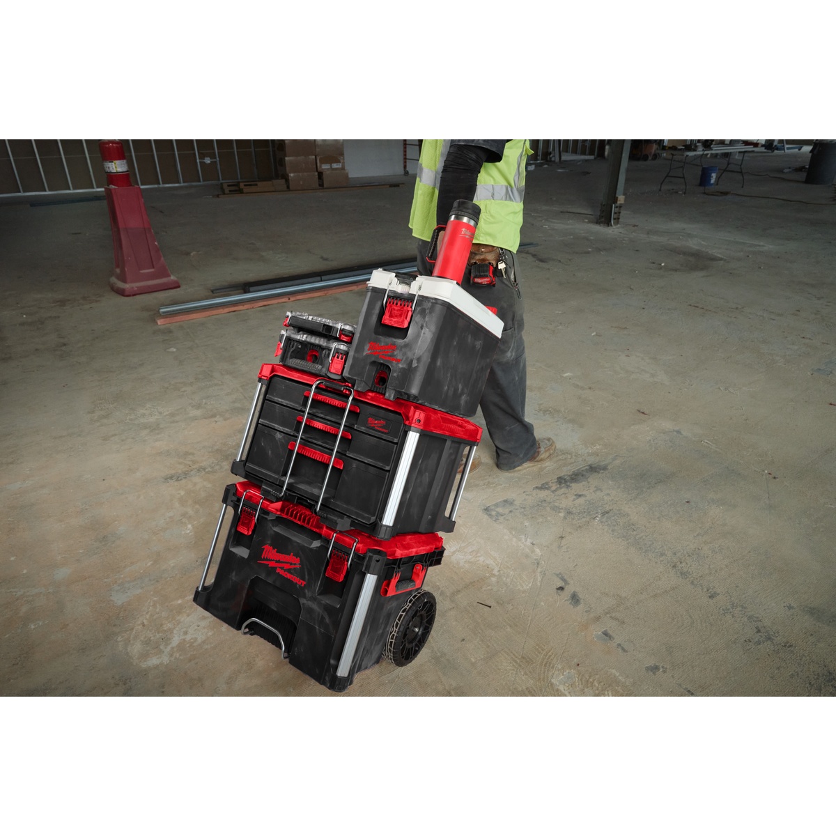 Milwaukee PACKOUT Isolierbecher 532 ml, mit Henkel und Trinkdeckel, rot - 1 Stk.
