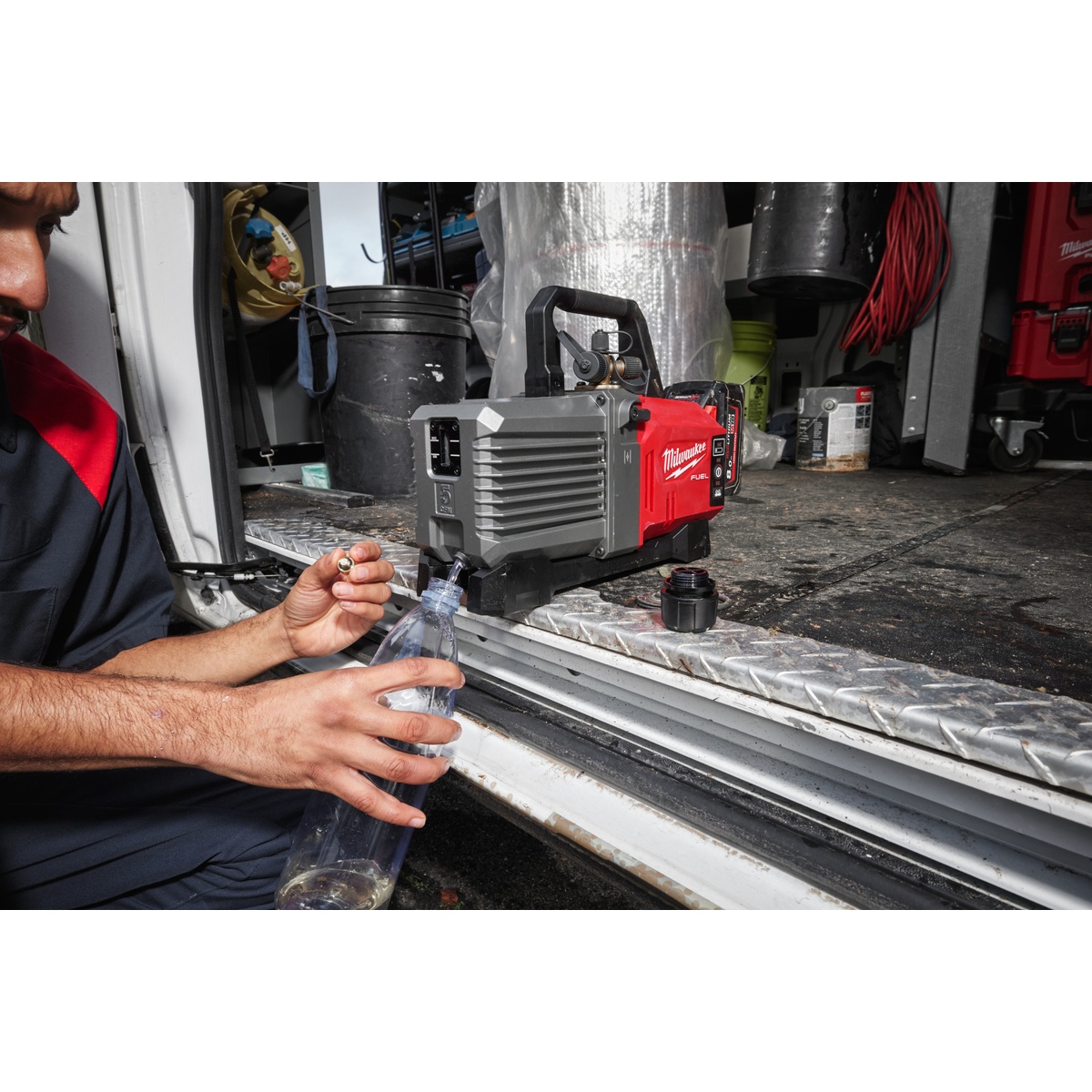 Milwaukee M18 FUEL Akku-Vakuum Pumpe M18FVP5-0 - 1 Stk.